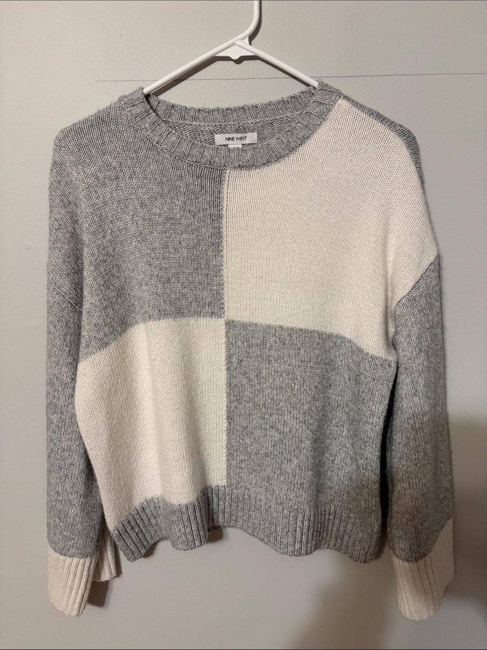 Nine West Gray & Cream Block Knit Crew Sweater. PL. blended fabric.